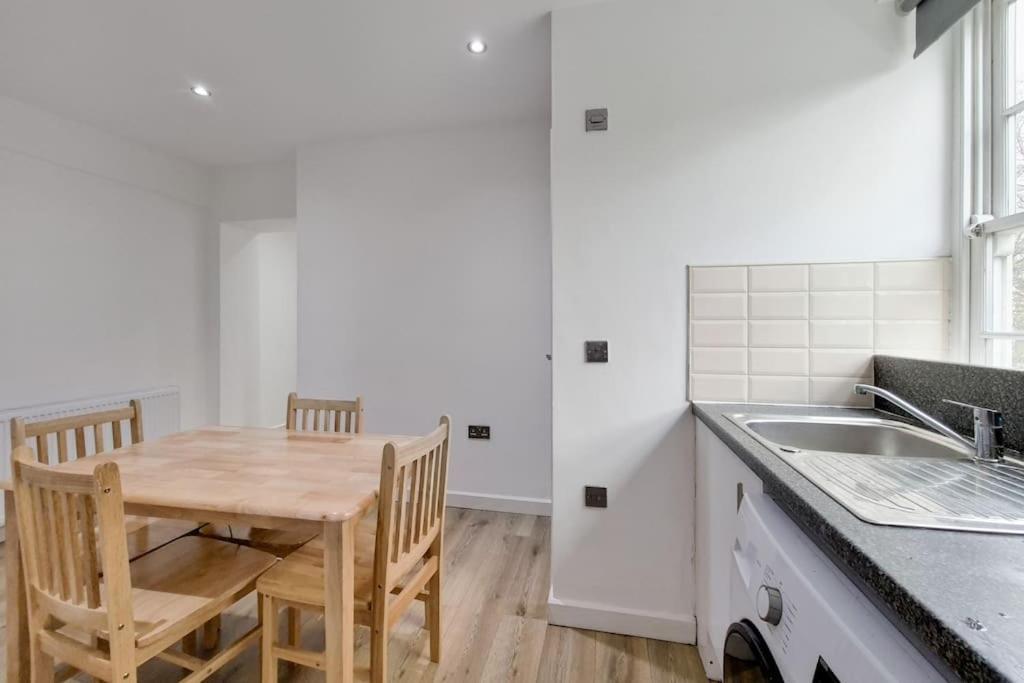 لندن Flat 5 Mornington Crescent, 2 Bedroom, 1 Bathroom Flat المظهر الخارجي الصورة